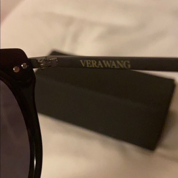 Vera Wang sunglasses - Picture 4 of 6